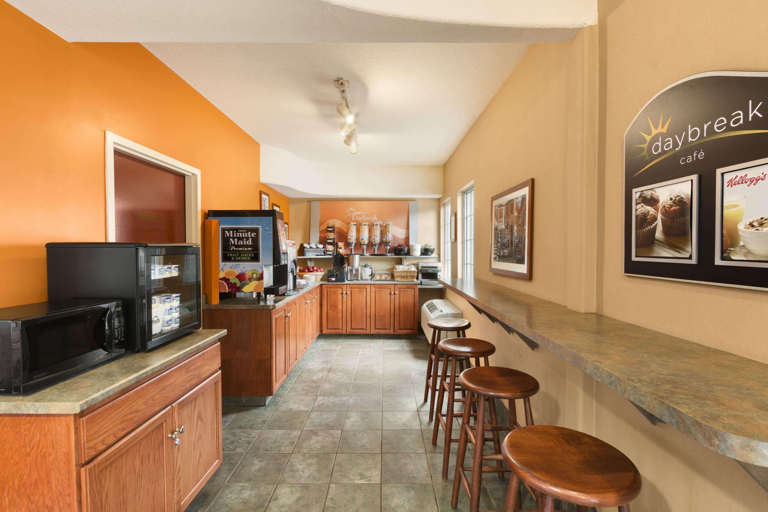 Days Inn By Wyndham Guelph Exterior photo