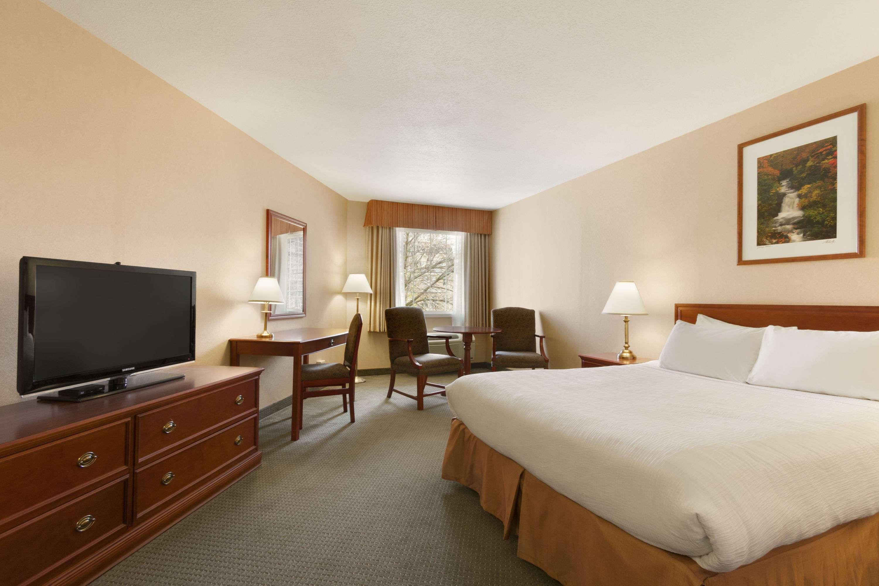 Days Inn By Wyndham Guelph Exterior photo
