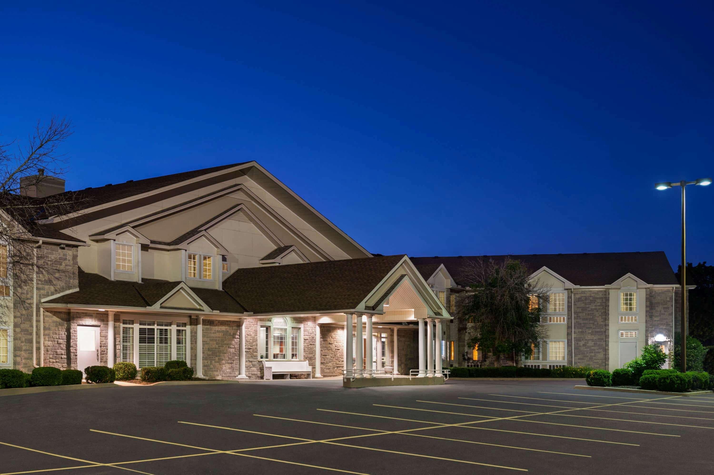 Days Inn By Wyndham Guelph Exterior photo